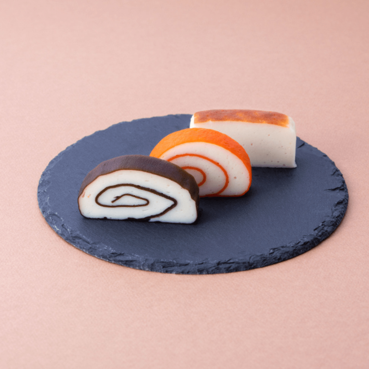 UMEKAMA Akamaki Traditional Japanese Sashimi Fish Cake Roll Medium - Tokyo Fresh Direct