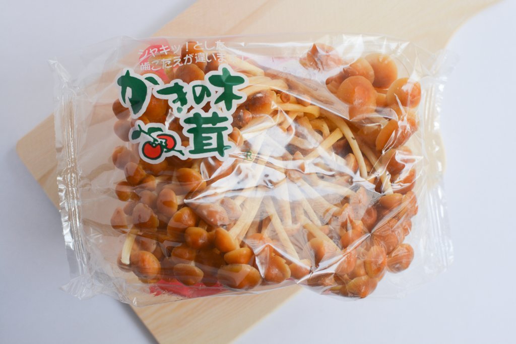 Kakinoki Take (enokitake mushroom)